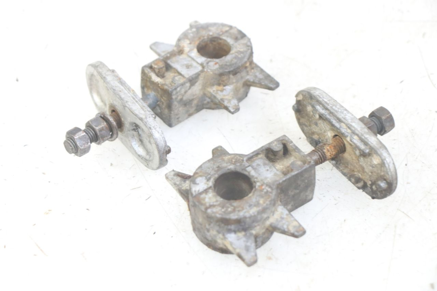 photo de CHAIN ADJUSTER YAMAHA XJN DIVERSION 600 (2000 - 2003) - Zoom on usage condition