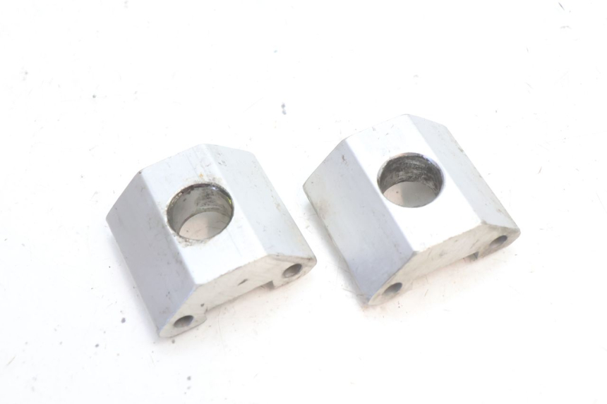 photo de CHAIN ADJUSTER YAMAHA XJR 1300 (1998 - 2002) - Alternative perspective