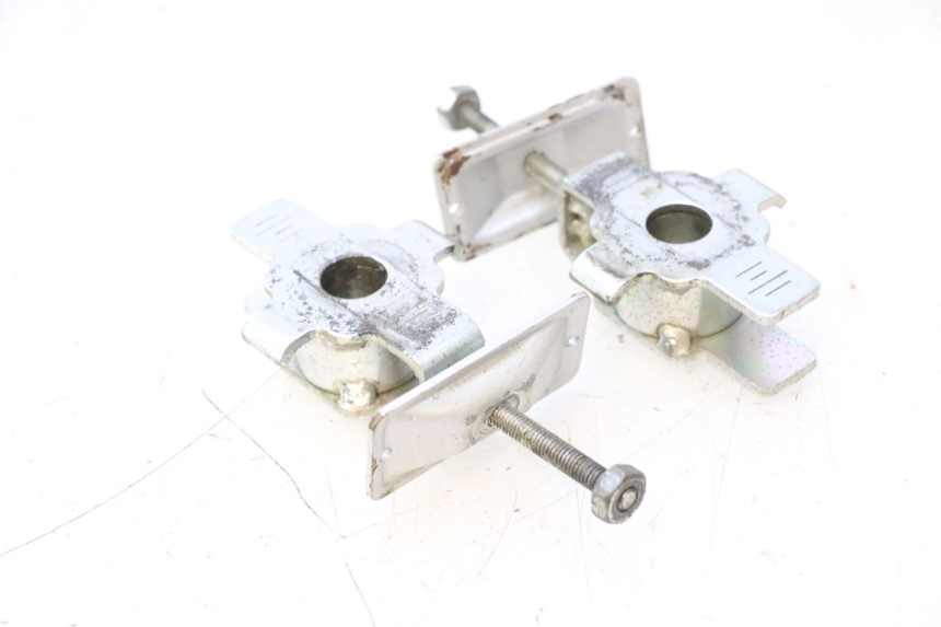 photo de CHAIN ADJUSTER HONDA XLV VARADERO 125 (2007 - 2012) - Alternative perspective