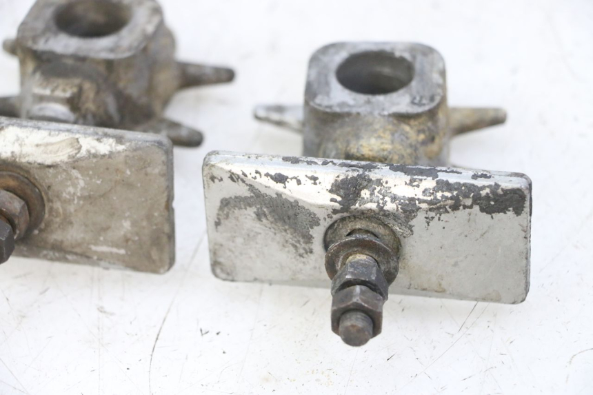 photo de CHAIN TENSIONER YAMAHA FZS FAZER 600 (2001 - 2003) - Fixing points details