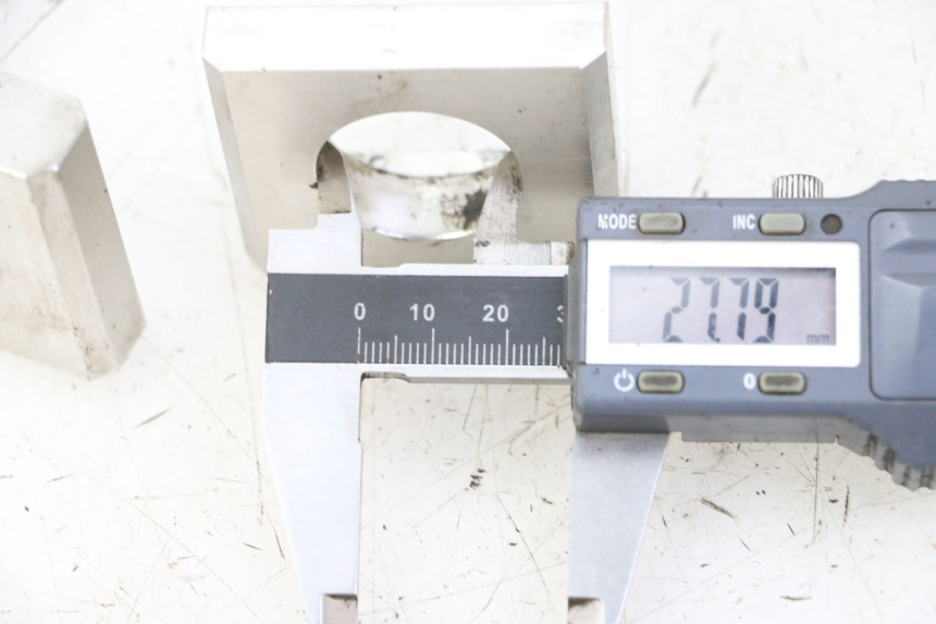 photo de CHAIN ADJUSTER YAMAHA YP T-MAX TMAX 530 (2017 - 2020) - Component detail