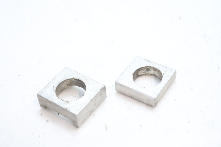 photo de CHAIN ADJUSTER YAMAHA YZF R GENESIS 750 (1993 - 1998) - Alternative perspective