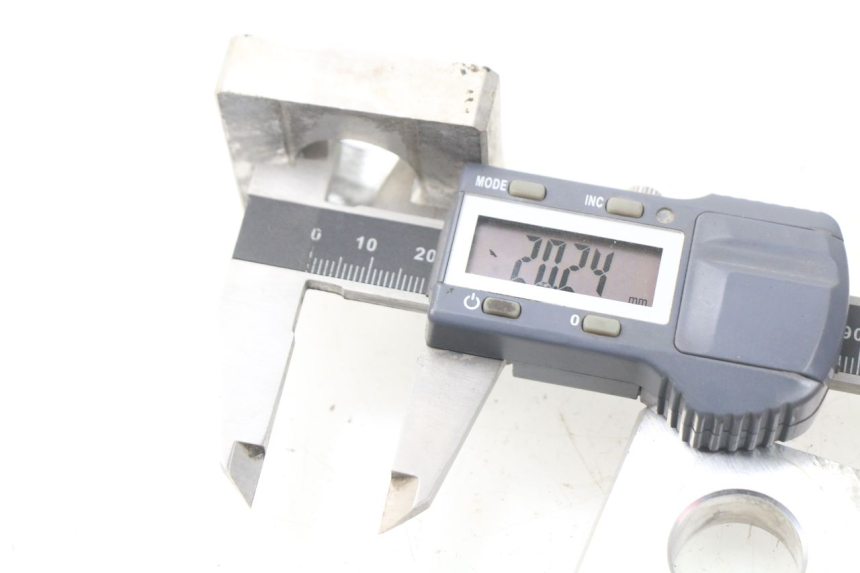 photo de CHAIN ADJUSTER KAWASAKI Z Z900 900 (2017 - 2019) - Zoom on usage condition