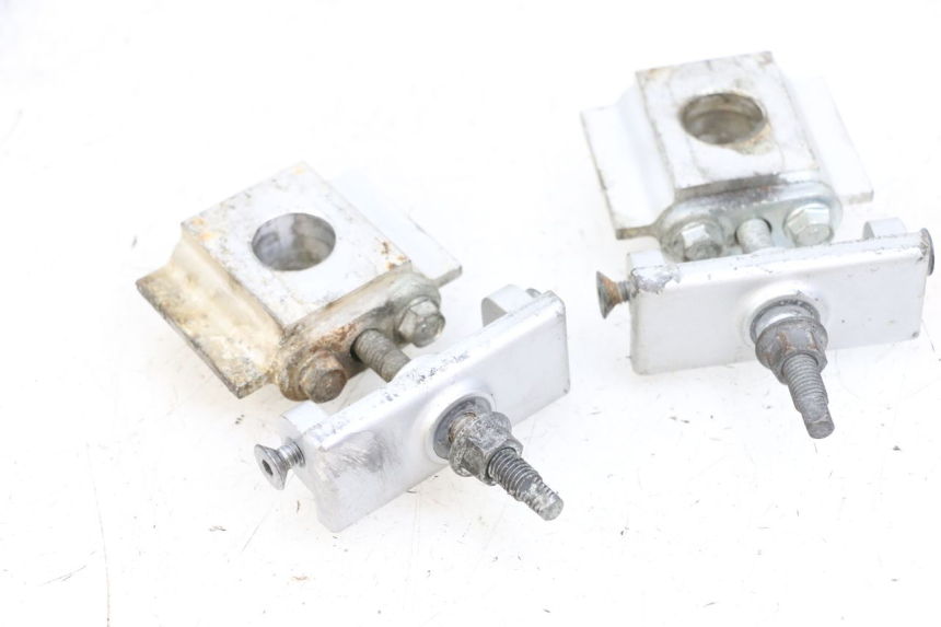 photo de CHAIN ADJUSTER KAWASAKI ZR 7 750 (1999 - 2004) - Alternative perspective