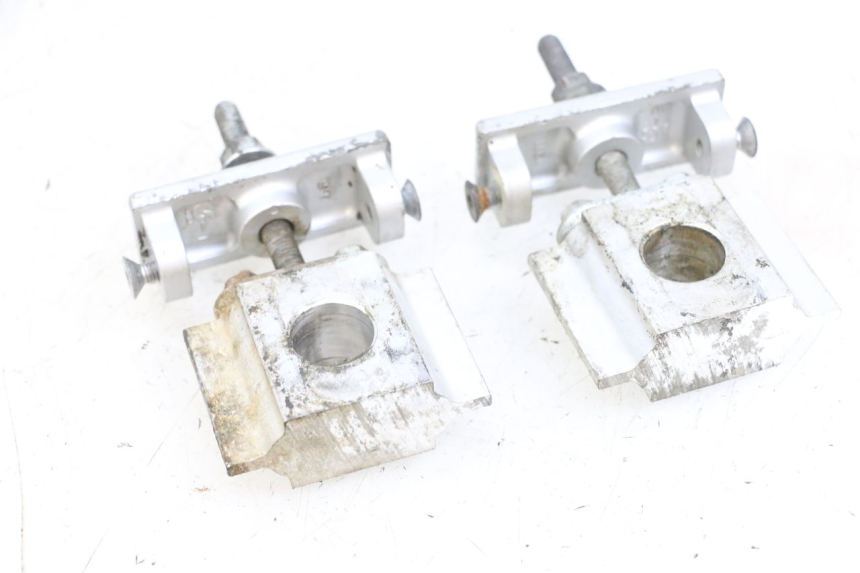 photo de CHAIN ADJUSTER KAWASAKI ZR 7 750 (1999 - 2004) - Technical close-up