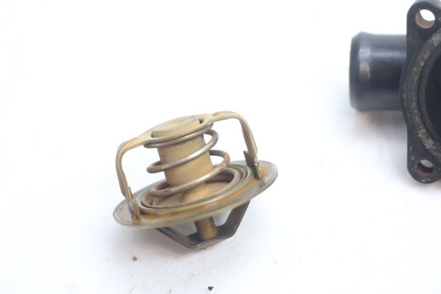 photo de THERMOSTAT KAWASAKI GPX F ZX750F 750 (1986 - 1990) - Alternative perspective