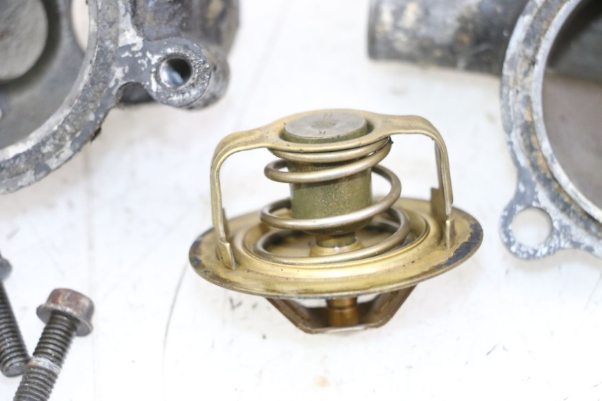 photo de THERMOSTAT KAWASAKI GTR 1000 (1994 - 2004) - Technical close-up
