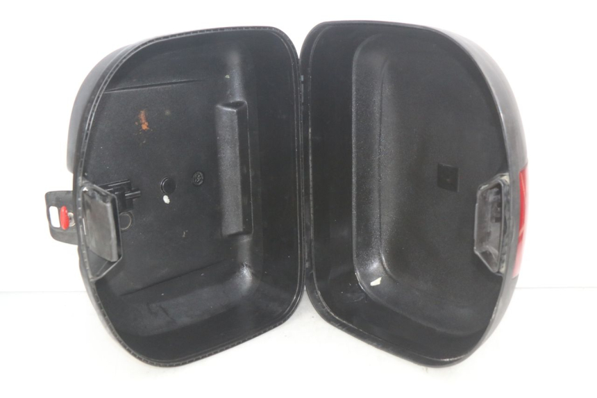 photo de TOP BOX HONDA FES PANTHEON 2T 125 (1998 - 2002) - Zoom on usage condition