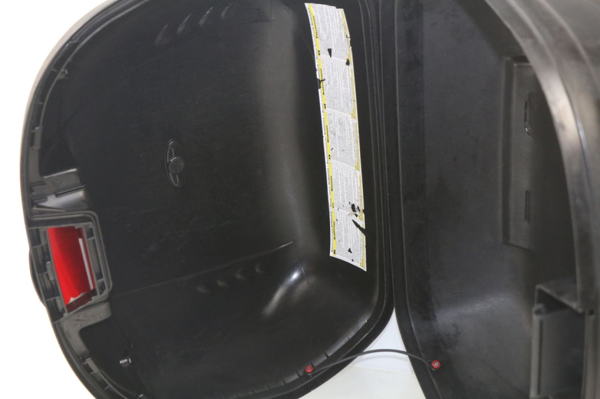 photo de TOP BOX HONDA FES PANTHEON 125 (2003 - 2007) - High-resolution close-up