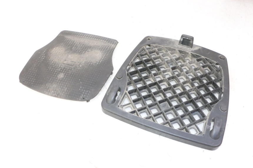 photo de TOP BOX PEUGEOT KISBEE 2T 50 (2010 - 2017) - Component detail