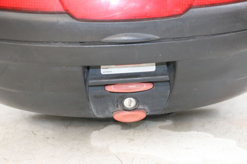 photo de TOP BOX PEUGEOT KISBEE 4T 50 (2010 - 2017) - Surface and material condition