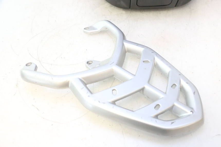 photo de TOP BOX PEUGEOT KISBEE 4T 50 (2023 - 2026) - Focus on structure