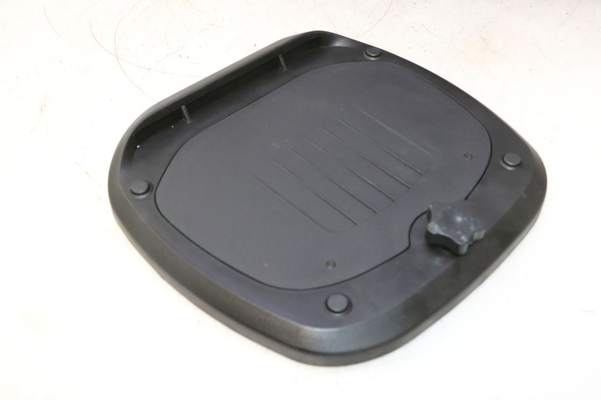 photo de TOP BOX PEUGEOT KISBEE 4T 50 (2023 - 2026) - Component detail