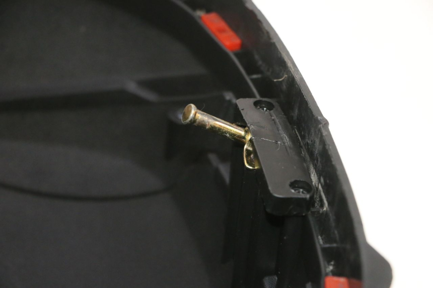 photo de TOP BOX PEUGEOT KISBEE 4T 50 (2023 - 2026) - Alternative perspective