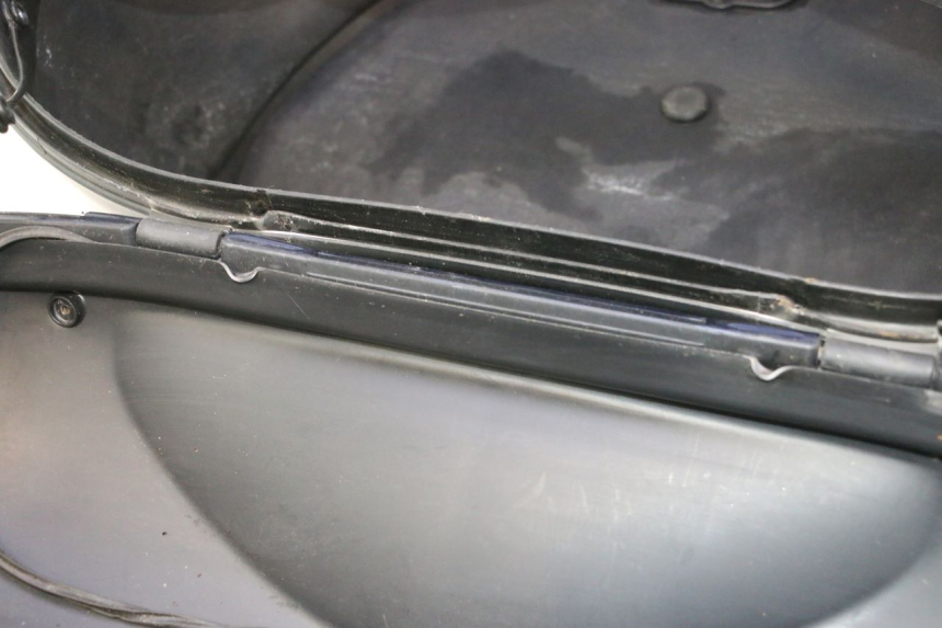 photo de TOP BOX PIAGGIO MP3 LT 400 (2007 - 2012) - Distinctive features