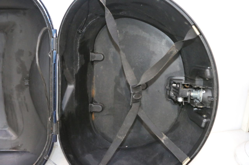 photo de TOP BOX PIAGGIO MP3 LT 400 (2007 - 2012) - Detailed visual inspection