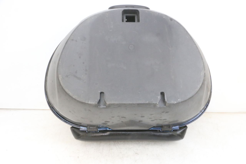 photo de TOP BOX PIAGGIO MP3 RL 250 (2006 - 2010) - Technical close-up