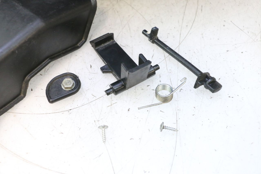 photo de TOP BOX PIAGGIO MP3 125 (2006 - 2014) - Detailed visual inspection