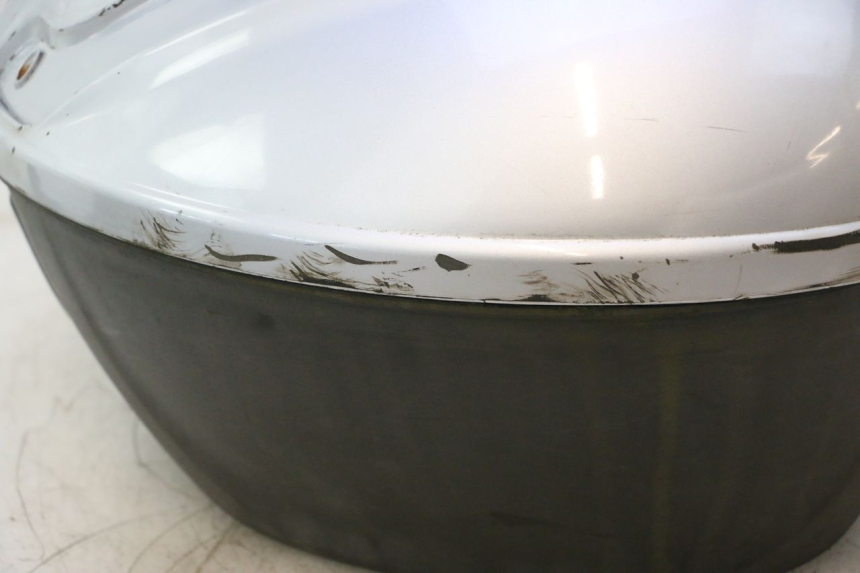 photo de TOP BOX PIAGGIO MP3 125 (2006 - 2014) - Technical close-up