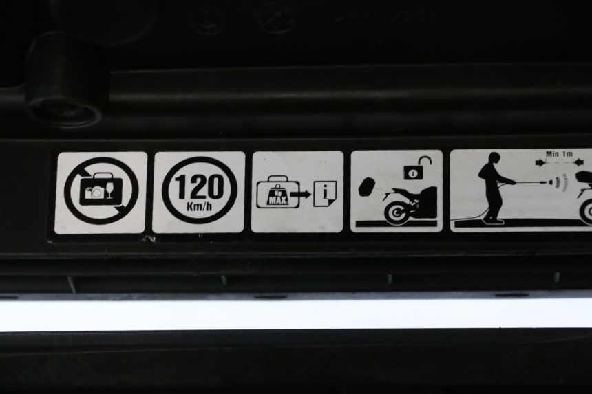 photo de TOP BOX PIAGGIO MP3 500 (2016 - 2018) - High-resolution close-up