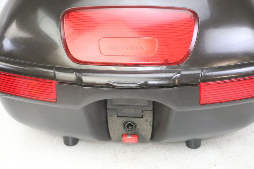 photo de TOP BOX HONDA NTV DEAUVILLE ABS 700 (2007 - 2016) - Focus on structure