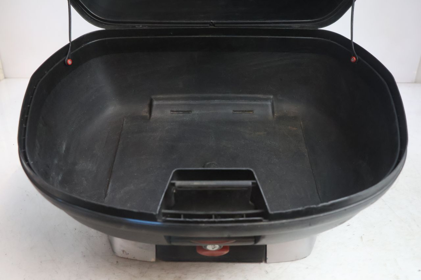 photo de TOP BOX PEUGEOT SATELIS 125 (2006 - 2009) - Additional view of the item