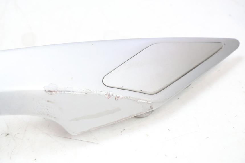photo de TOP BOX PEUGEOT SATELIS 125 (2006 - 2009) - Focus on structure