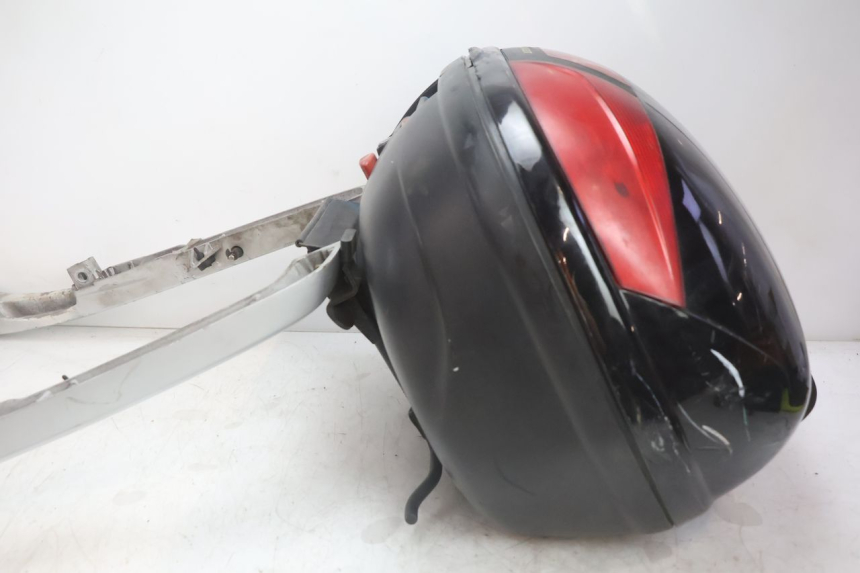 photo de TOP BOX PEUGEOT SATELIS 125 (2006 - 2009) - Alternative angle