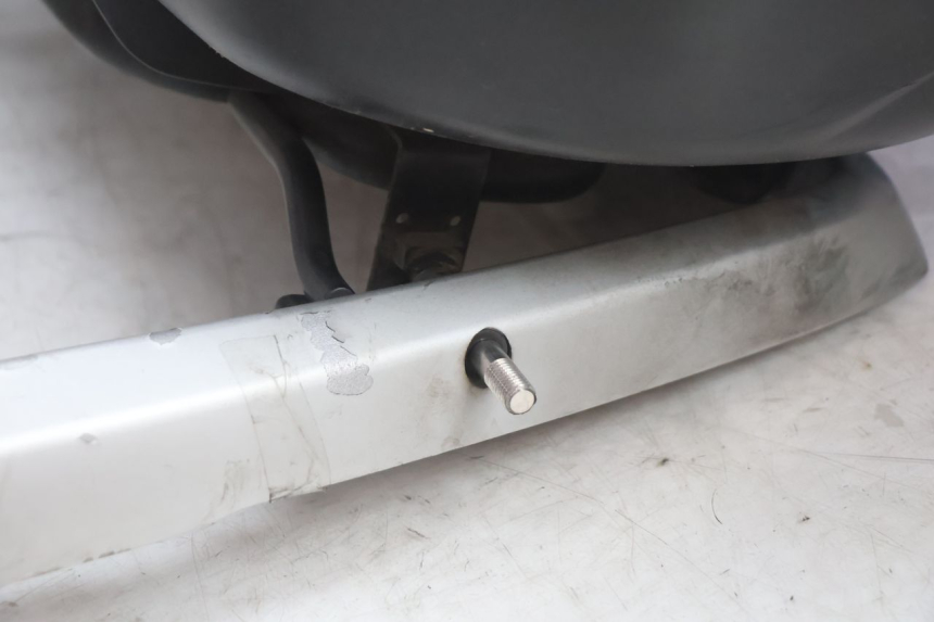 photo de TOP BOX PEUGEOT SATELIS 125 (2006 - 2009) - Technical close-up