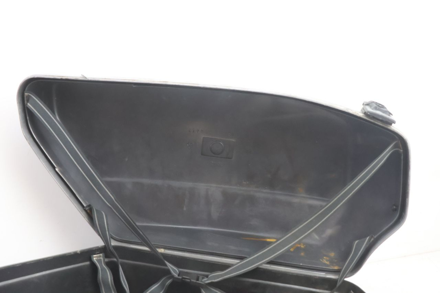photo de TOP BOX APRILIA SCARABEO GT 125 (1999 - 2007) - Fixing points details
