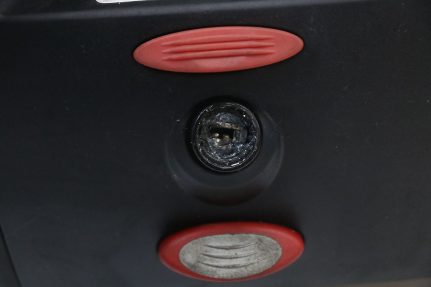 photo de TOP BOX KYMCO SUPER 8 125 (2008 - 2015) - Component zoom