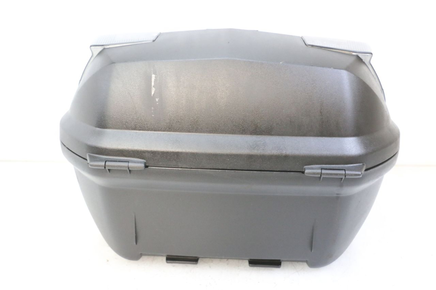 photo de TOP BOX PEUGEOT TWEET 4T 50 (2023 - 2025) - Detailed visual inspection