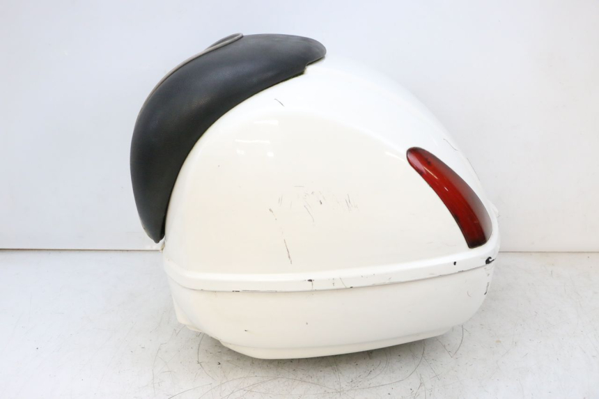photo de TOP BOX PIAGGIO VESPA GTS SUPER IE 125 (2009 - 2016) - High-resolution close-up