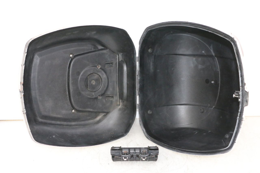 photo de TOP BOX PIAGGIO VESPA GTS SUPER IE 125 (2009 - 2016) - Technical close-up