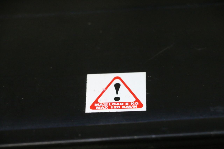 photo de TOP BOX YAMAHA X-MAX XMAX 125 (2010 - 2013) - Alternative angle