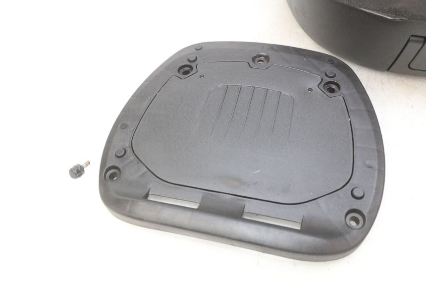 photo de TOP CASE YAMASAKI YM T 125 (2015 - 2020) - Markings and original references