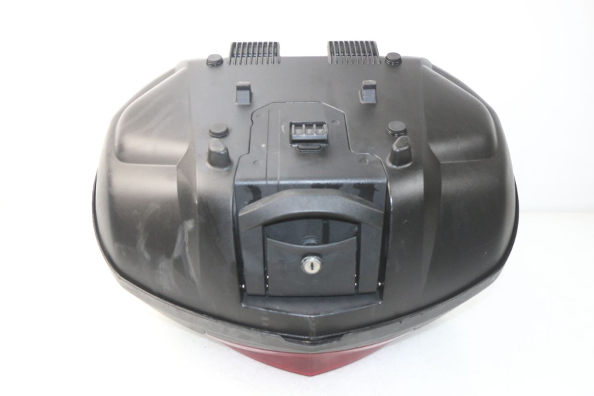 photo de TOP BOX YAMAHA YP X-MAX XMAX 400 (2014 - 2017) - Technical close-up