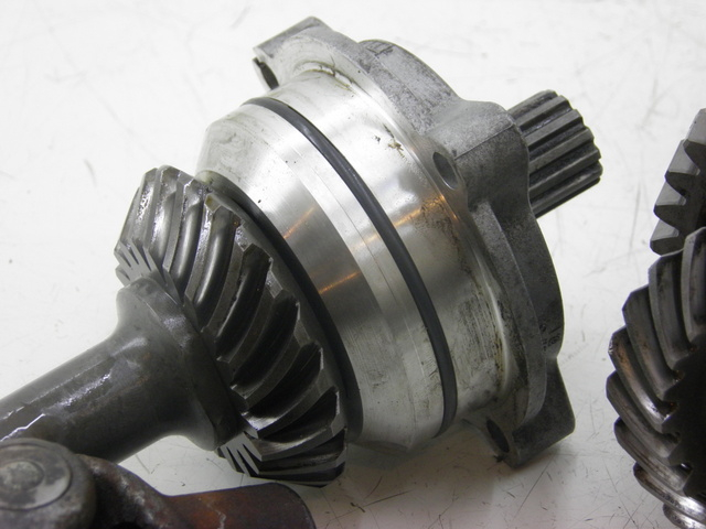 photo de REAR WHEEL SHAFT YAMAHA FJR 1300 (2004 - 2005) - Detailed visual inspection