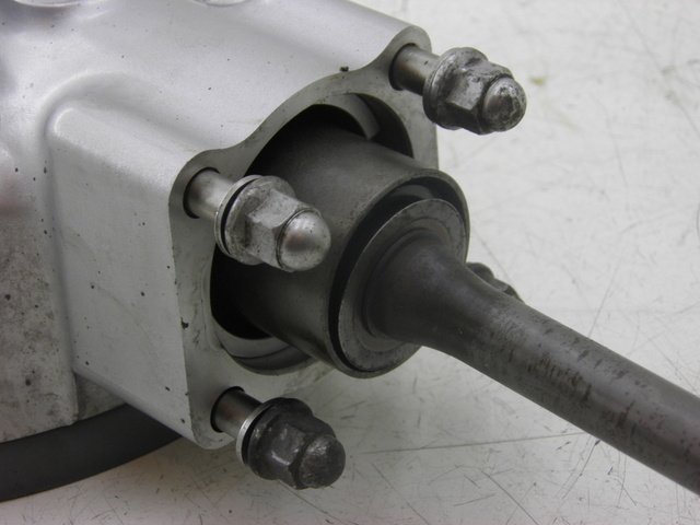 photo de REAR WHEEL SHAFT YAMAHA FJR 1300 (2004 - 2005) - Spare part profile view