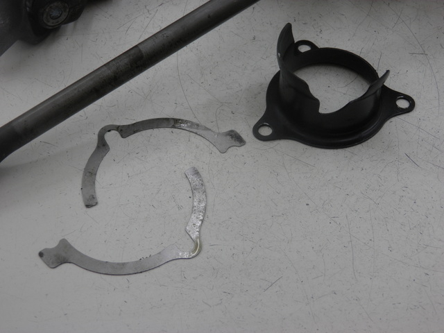 photo de REAR WHEEL SHAFT YAMAHA FJR 1300 (2004 - 2005) - Technical close-up