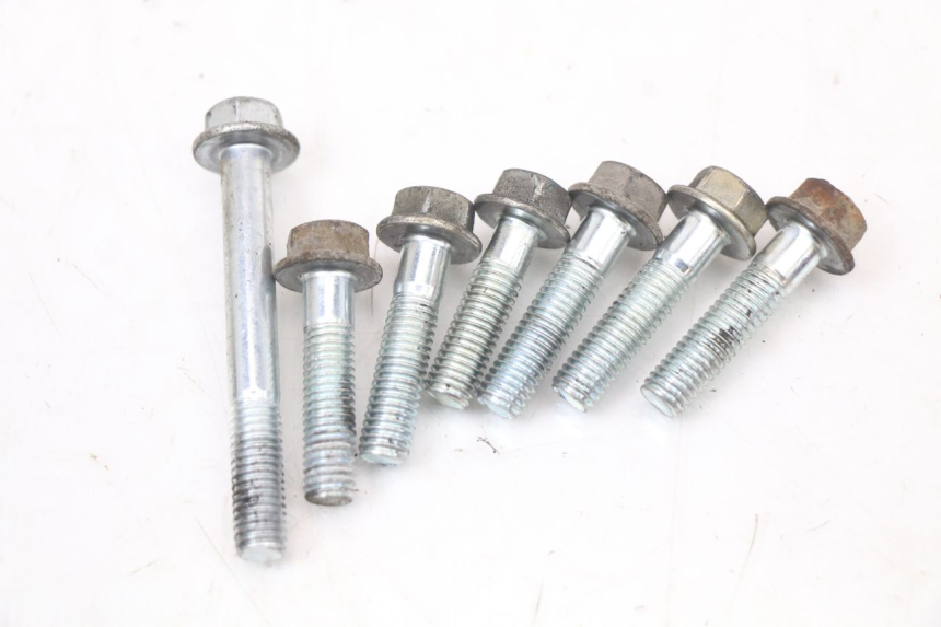 photo de REAR WHEEL SHAFT SYM FIDDLE 3 III 50 (2014 - 2020) - Detailed visual inspection