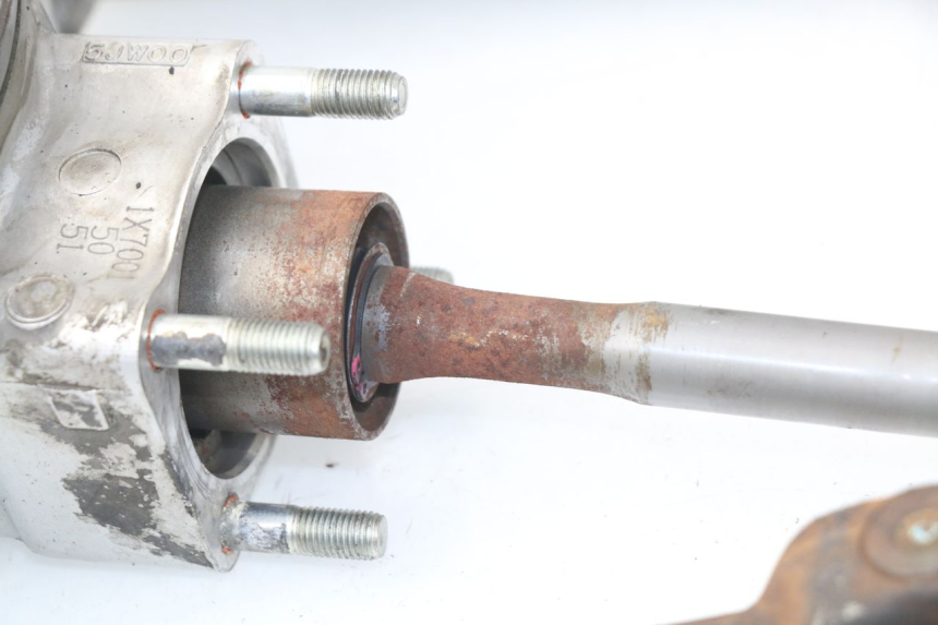 photo de REAR WHEEL SHAFT YAMAHA FJR ABS 1300 (2006 - 2012) - Alternative perspective