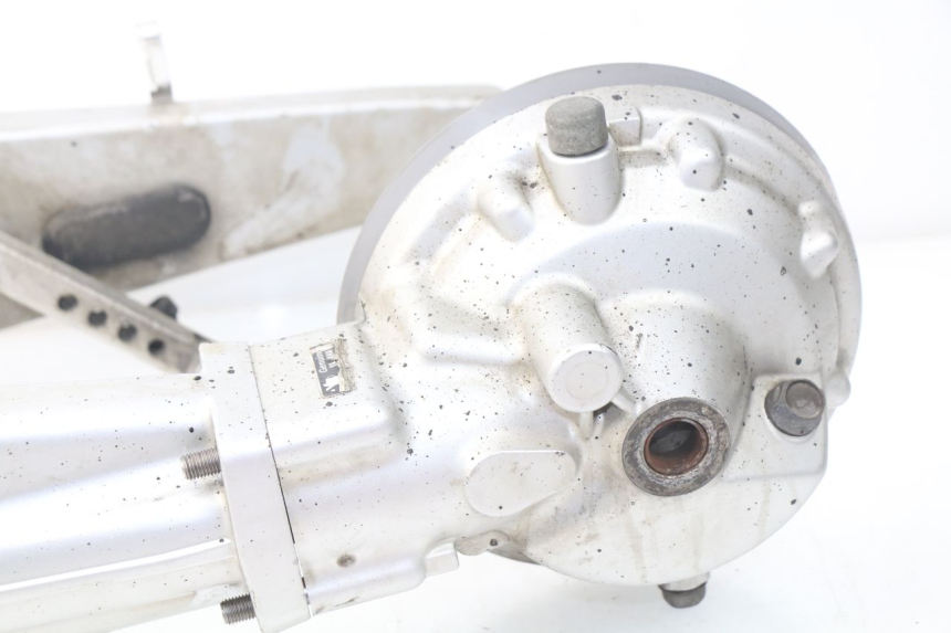 photo de REAR WHEEL SHAFT YAMAHA FJR ABS 1300 (2006 - 2012) - Distinctive features