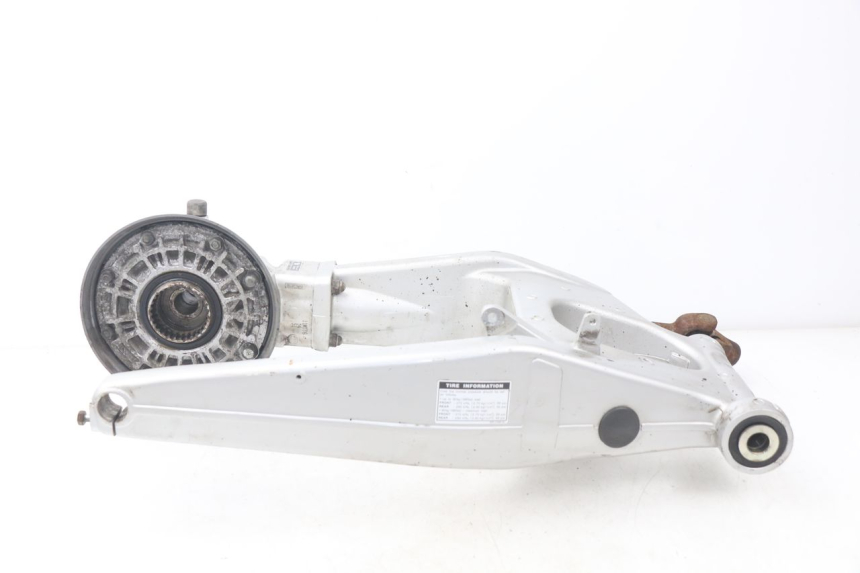 photo de REAR WHEEL SHAFT YAMAHA FJR ABS 1300 (2006 - 2012) - Technical close-up