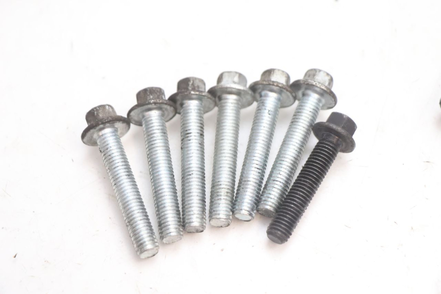 photo de REAR WHEEL SHAFT PIAGGIO MP3 LT 300 (2010 - 2016) - Detailed visual inspection