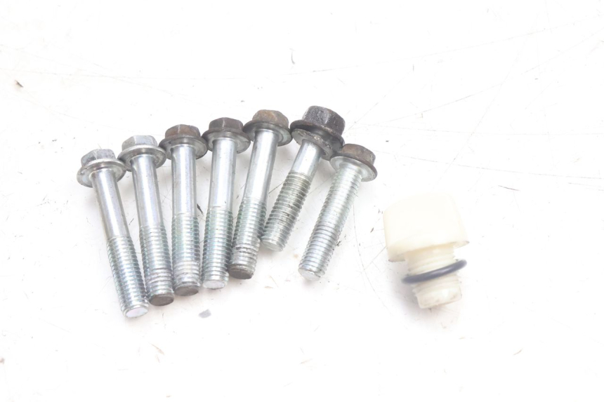 photo de REAR WHEEL SHAFT YAMAHA N-MAX NMAX 125 (2021 - 2024) - High-resolution close-up