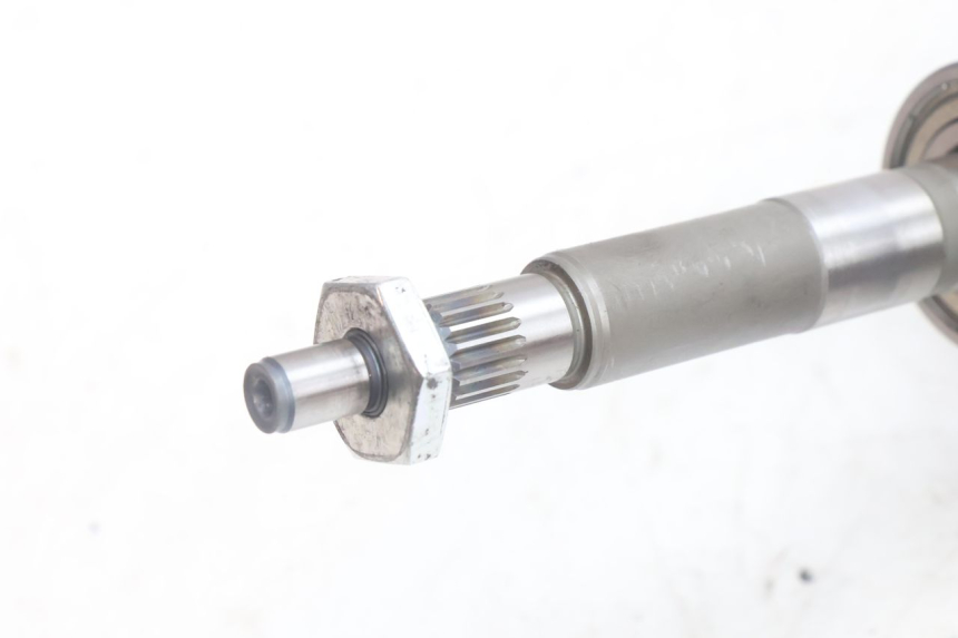 photo de REAR WHEEL SHAFT YAMAHA N-MAX NMAX 125 (2021 - 2024) - Zoom on usage condition