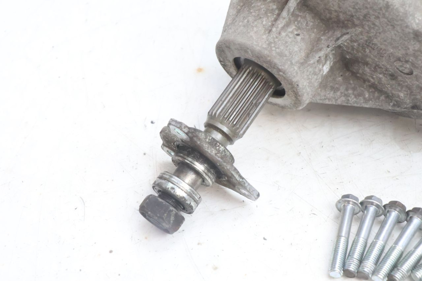 photo de REAR WHEEL SHAFT YAMAHA N-MAX NMAX 125 (2021 - 2024) - Technical close-up