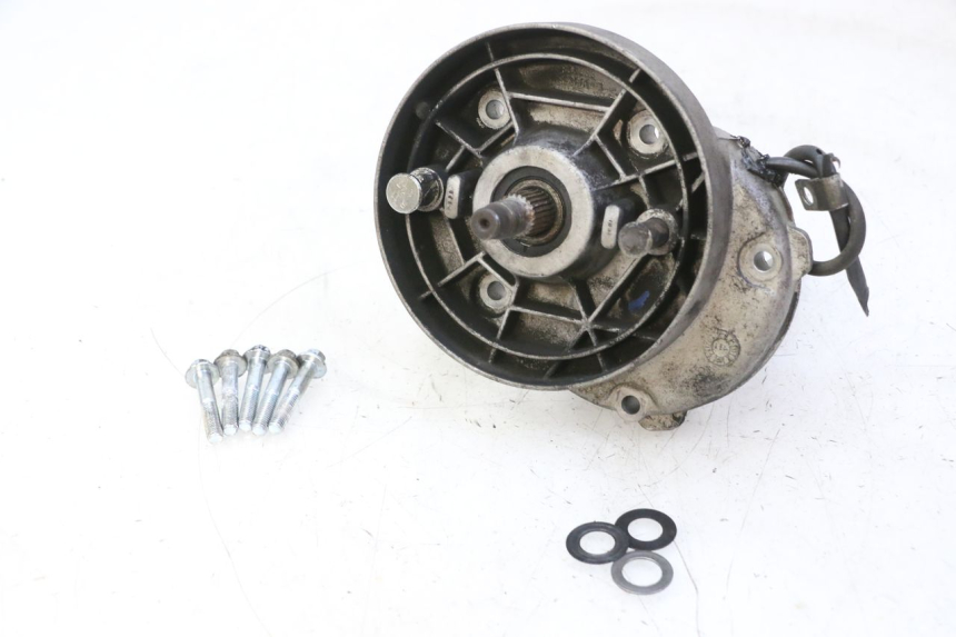 photo de REAR WHEEL SHAFT PIAGGIO NEW TYPHOON 50 (2010 - 2017) - Alternative perspective