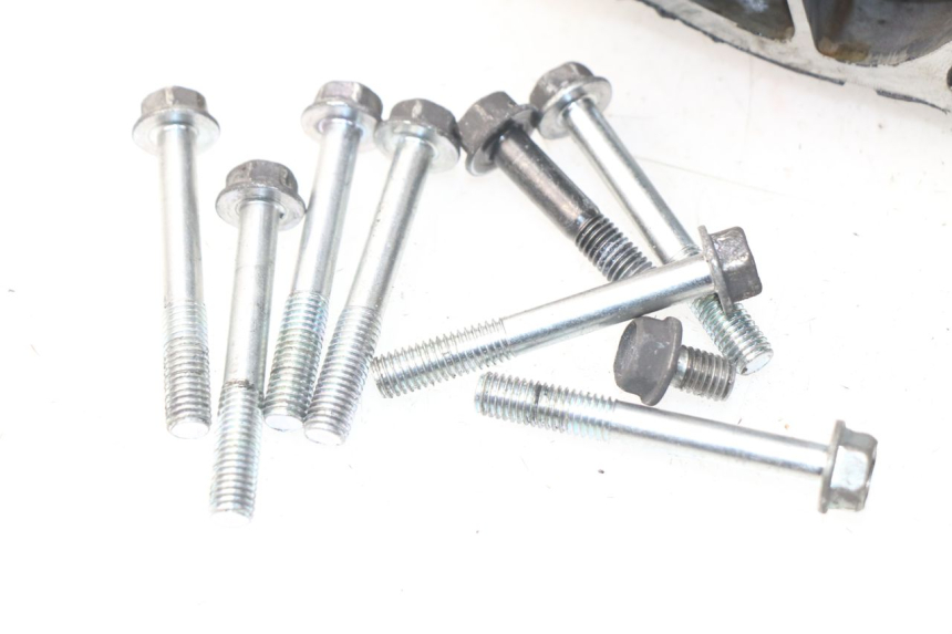 photo de REAR WHEEL SHAFT HONDA NSS EX FORZA 250 (2005 - 2013) - Technical close-up